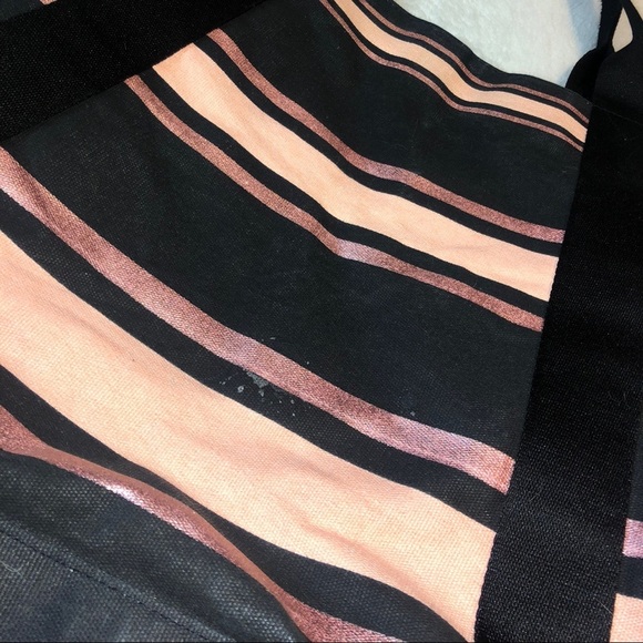 victoria secret travel bag! - Picture 3 of 4